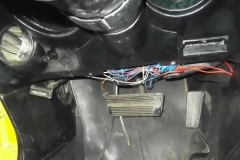126 aftermarket wiring and loose vacuum hoses at under dash
