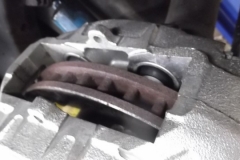 100 rr brake caliper is only one not leaking