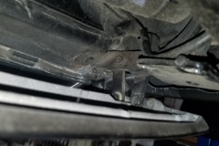 123 RH wiper door pivot with broken screw