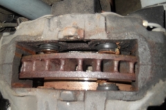 107 LR caliper with pads out - notice the leaking and corrosion